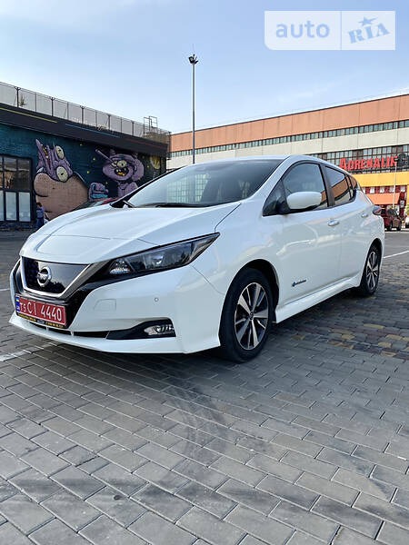 Nissan Leaf 2018  випуску Луцьк з двигуном 0 л електро хэтчбек автомат за 21000 долл. 