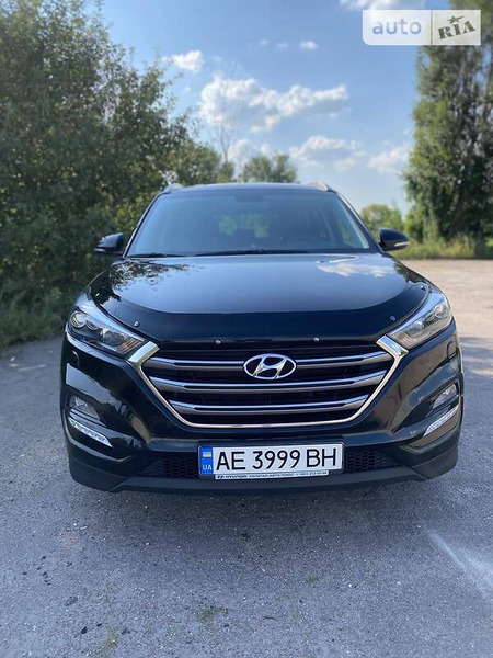 Hyundai Tucson 2017  випуску Дніпро з двигуном 2 л  позашляховик автомат за 25000 долл. 