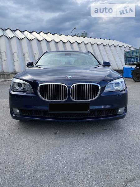 BMW 740 2010  випуску Чернігів з двигуном 3 л бензин універсал автомат за 13800 долл. 