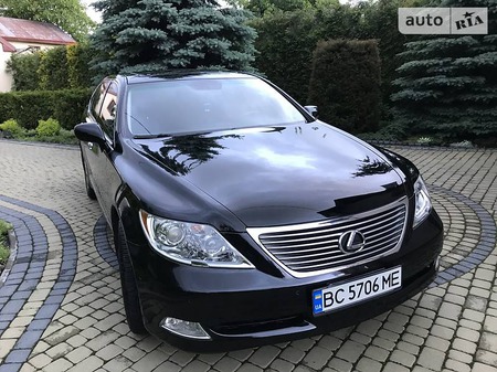 Lexus LS 460 2007  випуску Львів з двигуном 4.6 л бензин седан автомат за 12900 долл. 