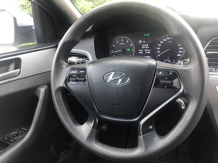 Hyundai Sonata 2016  випуску Рівне з двигуном 2 л газ седан автомат за 11200 долл. 