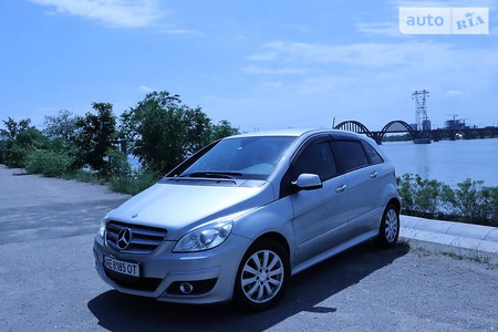 Mercedes-Benz B 180 2009  випуску Дніпро з двигуном 1.7 л бензин хэтчбек автомат за 8400 долл. 