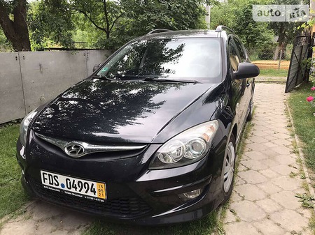 Hyundai i30 2010  випуску Рівне з двигуном 1.6 л дизель універсал механіка за 6600 долл. 