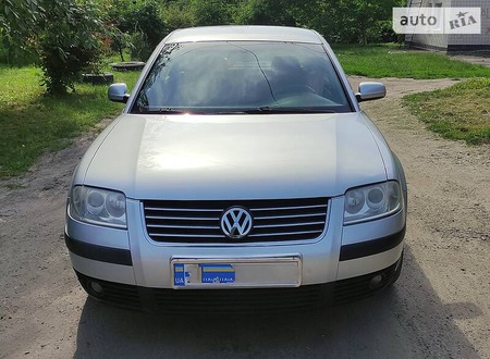 Volkswagen Passat 2002  випуску Київ з двигуном 1.8 л бензин седан автомат за 5300 долл. 