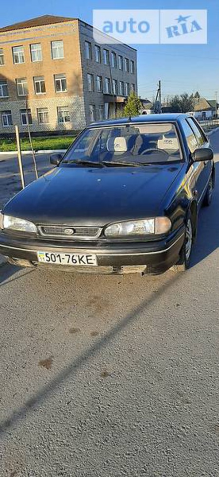 Hyundai Sonata 1993  випуску Хмельницький з двигуном 2 л  седан механіка за 1850 долл. 