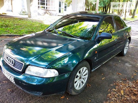 Audi A4 Limousine 1997  випуску Львів з двигуном 1.6 л  седан механіка за 1050 долл. 