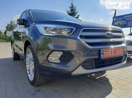 Ford Kuga 2018  випуску Львів з двигуном 2 л дизель позашляховик автомат за 18499 долл. 
