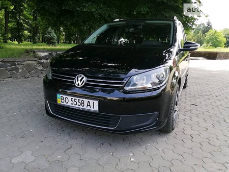 Volkswagen Touran 2011  випуску Тернопіль з двигуном 1.6 л дизель мінівен автомат за 9500 долл. 