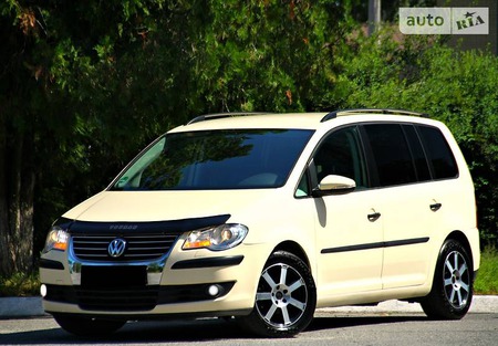 Volkswagen Touran 2011  випуску Дніпро з двигуном 1.9 л дизель мінівен автомат за 7800 долл. 