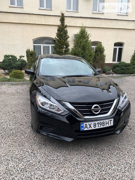 Nissan Altima 2018  випуску Харків з двигуном 2.5 л бензин седан автомат за 13300 долл. 