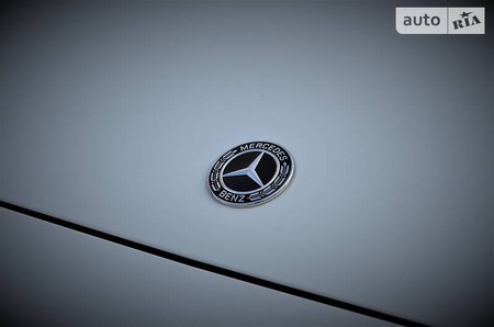 Mercedes-Benz E 180 2018  випуску Київ з двигуном 1.6 л бензин седан автомат за 52500 долл. 