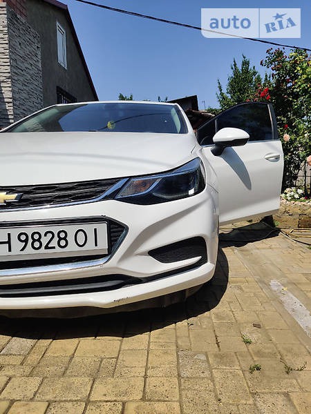 Chevrolet Cruze 2016  випуску Одеса з двигуном 1.4 л бензин хэтчбек автомат за 9900 долл. 