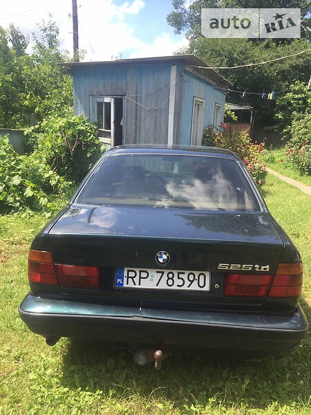 BMW 525 1994  випуску Чернівці з двигуном 2.5 л дизель седан механіка за 900 долл. 