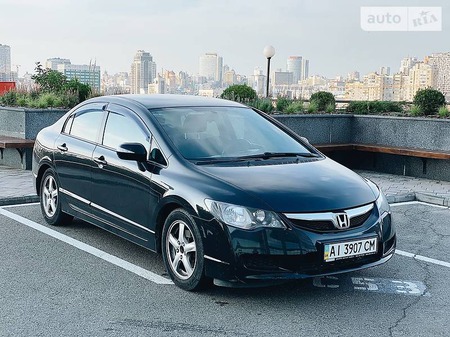 Honda Civic 2011  випуску Київ з двигуном 1.8 л бензин седан автомат за 9300 долл. 
