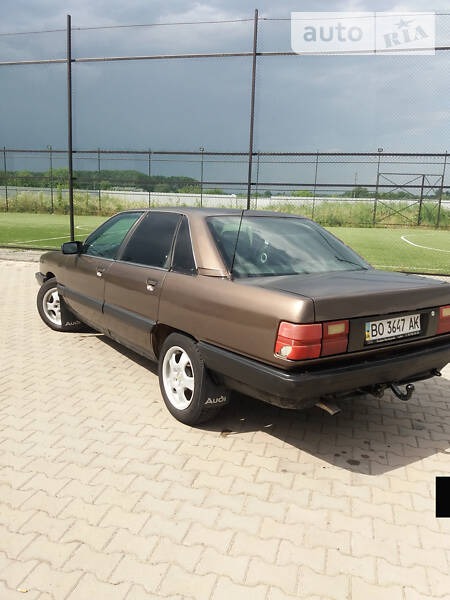 Audi 100 1987  випуску Чернівці з двигуном 2.5 л дизель седан механіка за 2300 долл. 