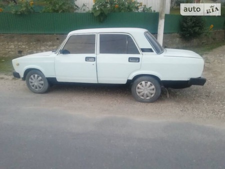 Lada 2105 1982  випуску Тернопіль з двигуном 1.5 л бензин седан механіка за 800 долл. 