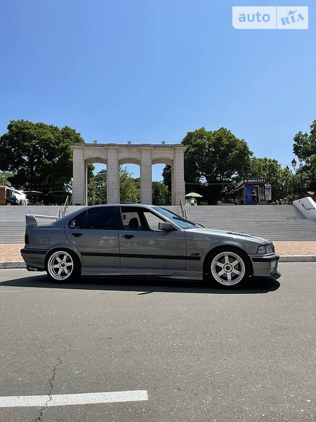 BMW 325 1991  випуску Одеса з двигуном 2.5 л бензин седан механіка за 7000 долл. 
