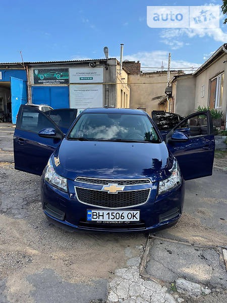 Chevrolet Cruze 2013  випуску Одеса з двигуном 1.8 л бензин седан автомат за 8500 долл. 