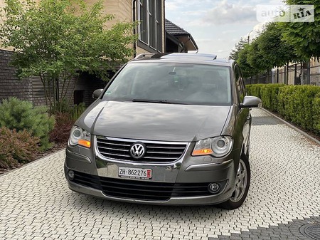 Volkswagen Touran 2007  випуску Львів з двигуном 1.4 л бензин мінівен автомат за 7200 долл. 