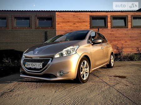Peugeot 208 2013  випуску Київ з двигуном 1.6 л бензин хэтчбек автомат за 8500 долл. 