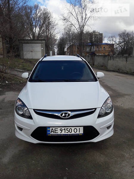 Hyundai i30 2010  випуску Дніпро з двигуном 1.4 л бензин універсал механіка за 7000 долл. 