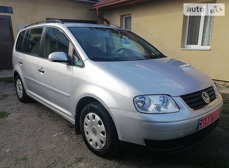 Volkswagen Touran 2006  випуску Тернопіль з двигуном 0 л бензин універсал механіка за 6500 долл. 