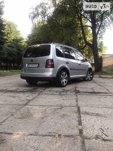 Volkswagen Touran 2008  випуску Львів з двигуном 1.4 л бензин мінівен автомат за 7750 долл. 