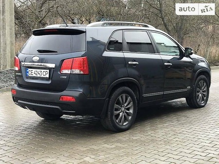 KIA Sorento 2011  випуску Чернівці з двигуном 2.2 л дизель позашляховик автомат за 14700 долл. 