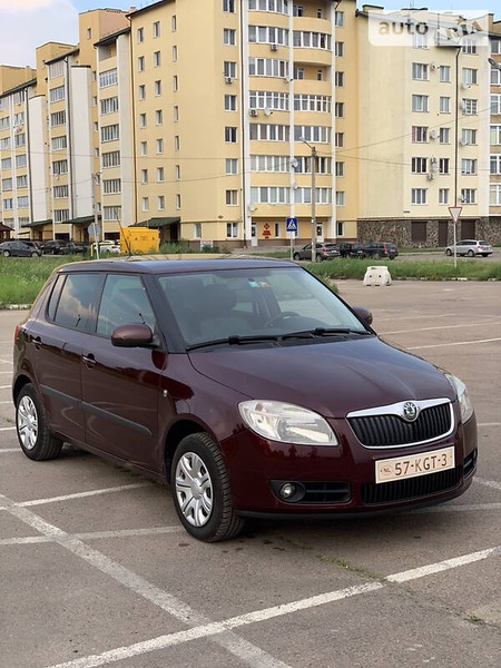 Skoda Fabia 2009  випуску Львів з двигуном 1.6 л  хэтчбек автомат за 7100 долл. 