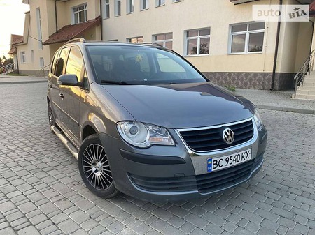 Volkswagen Touran 2007  випуску Львів з двигуном 1.4 л бензин мінівен механіка за 6350 долл. 