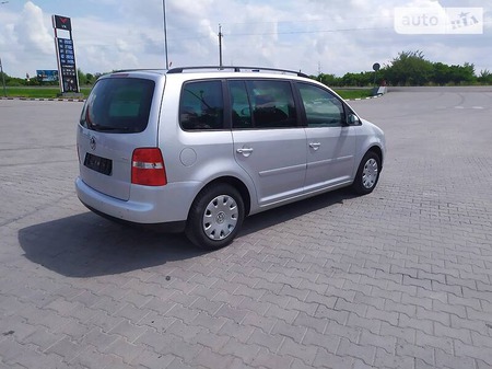 Volkswagen Touran 2005  випуску Тернопіль з двигуном 1.6 л  універсал автомат за 6470 долл. 