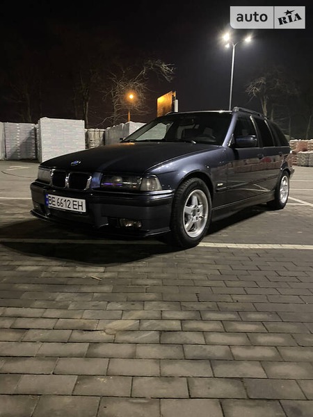 BMW 320 1997  випуску Одеса з двигуном 2 л бензин універсал автомат за 4200 долл. 