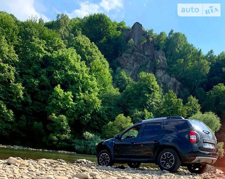 Dacia Duster 2015  випуску Львів з двигуном 0 л  хэтчбек механіка за 10200 долл. 