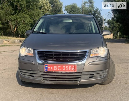 Volkswagen Touran 2006  випуску Запоріжжя з двигуном 1.4 л бензин мінівен механіка за 6899 долл. 