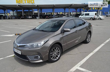 Toyota Corolla 2016  випуску Харків з двигуном 1.6 л бензин седан автомат за 14000 долл. 