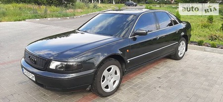 Audi A8 1995  випуску Черкаси з двигуном 4.2 л бензин седан автомат за 4500 долл. 