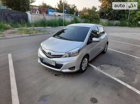 Toyota Yaris 2012  випуску Чернігів з двигуном 1.3 л  хэтчбек  за 6450 долл. 
