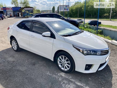 Toyota Corolla 2014  випуску Харків з двигуном 1.6 л бензин седан автомат за 14999 долл. 