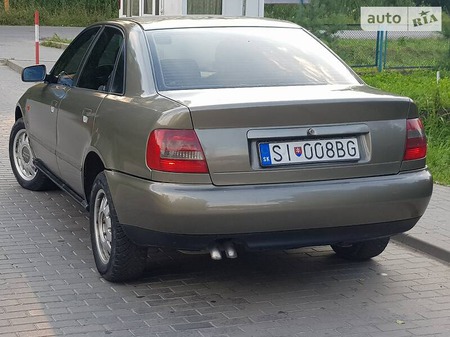 Audi A4 Limousine 1997  випуску Львів з двигуном 1.9 л дизель седан механіка за 1850 долл. 