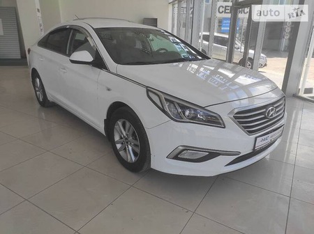 Hyundai Sonata 2015  випуску Миколаїв з двигуном 0 л газ седан автомат за 10990 долл. 