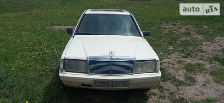 Mercedes-Benz 190 1983  випуску Хмельницький з двигуном 2.3 л  седан механіка за 1300 долл. 