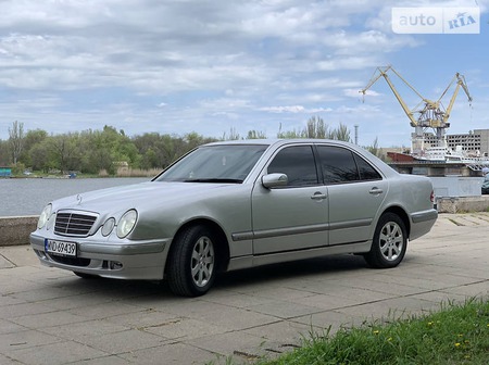 Mercedes-Benz E 320 2001  випуску Миколаїв з двигуном 3.2 л  седан автомат за 3600 долл. 