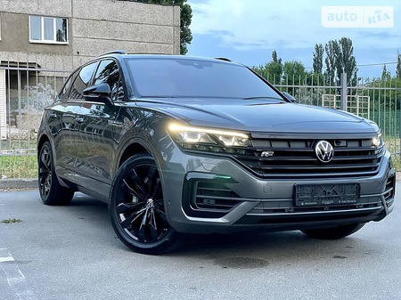 Volkswagen Touareg 2020  випуску Київ з двигуном 3 л бензин позашляховик автомат за 75000 долл. 