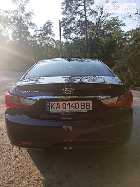 Hyundai Sonata 2012  випуску Київ з двигуном 2.4 л бензин седан механіка за 9100 долл. 