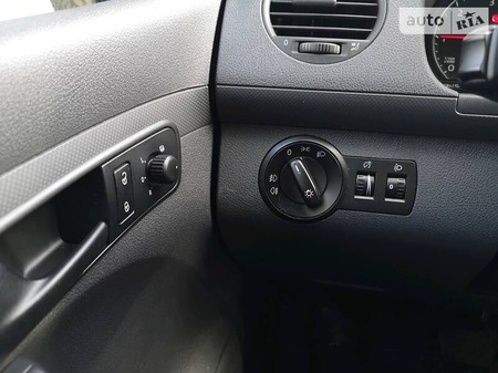 Volkswagen Caddy 2012  випуску Одеса з двигуном 2 л дизель мінівен автомат за 9200 долл. 