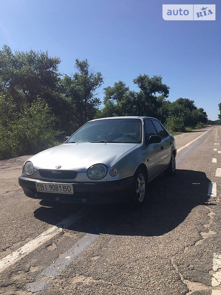 Toyota Corolla 1998  випуску Дніпро з двигуном 1.6 л  седан механіка за 3000 долл. 