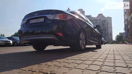 Hyundai Sonata 2014  випуску Київ з двигуном 2.4 л гібрид седан автомат за 12500 долл. 
