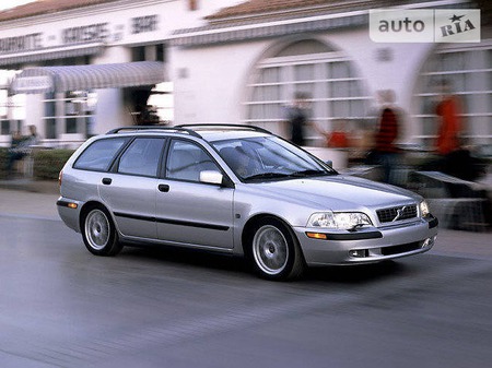 Volvo V40 2000  випуску Суми з двигуном 1.9 л дизель універсал механіка за 1499 долл. 