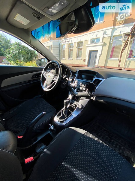 Chevrolet Cruze 2011  випуску Харків з двигуном 1.8 л бензин седан механіка за 8200 долл. 