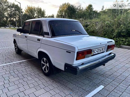 Lada 2107 2004  випуску Львів з двигуном 1.5 л бензин седан механіка за 1400 долл. 